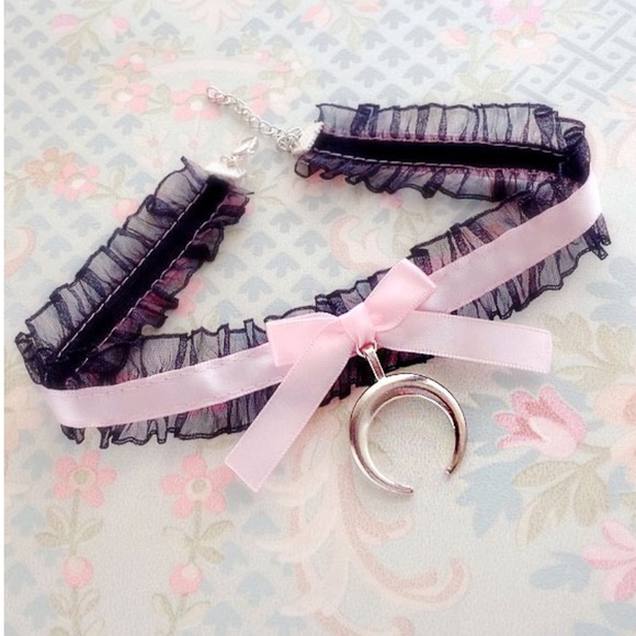 Ruffled Moon Choker